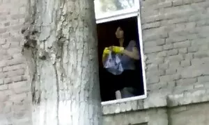 Sasha zu Fuß entlang der Straße und Trockner, schütteln Brieftasche. Ein Mann, der ein asiatisches gratis pornos mit älteren frauen Mädchen angriff, zog sich nackt aus und warf sie nackt auf die Straße. Er rannte die Straße hinunter, zog sich an und rannte weg, froh, dass er nicht vergewaltigt hatte. Das Mädchen sieht traurig von Seite zu Seite, und plötzlich jemand von einer Seite zu laufen und sie angreifen.