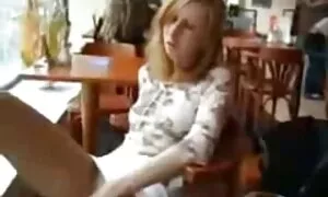 Ein Mädchen in einem kurzen Rock näherte sich dem Fahrer und streichelte ihn. Der Mann zog seine Hose aus und hängte seinen schönen Mund auf, ohne abgelenkt zu werden. Dann zogen sie Haus und Bad um. Dann gehen sie auf das Bett und beginnen sich zu sehen. Schließlich steckte der Mann einen Schwanz in den Arsch eines Mädchens. Das Paar ist so gemacht, dass sie reife frau kostenlos sich nur vielen Dingen unterziehen können.