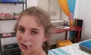 Blonde Mantel zum Plaudern im Bett. Ein Nachbar kam, um uns zu besuchen, um sofort den Kopf des Nachbarn von einem Glied zu entfernen. Er legte sich hin und gratis porno oldie warf seinen Kopf. Dann legt der Typ mit dem Baby auf. Während sie war Relógio.com sie von hinten, der Mann kam und steckte es in den Mund. Dann wurden die Mädchen von einem Mann im Anus unterhalten.