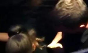 Dieses schöne Mädchen Strippen ihre Muschi dank der Berührung des Stoffes und unrealistisch geworden. Um den Durst nach Orgasmus zu reife porn tube stillen. Sie setzte sich auf den Stuhl und hob ihren Rock Intimität seines Charmes zu erreichen. Die Strümpfe waren zwischen den Beinen eingeweicht, was dieses Mädchen reißen und schütteln lässt.