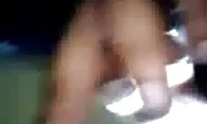 Ein schönes Mädchen aus Russland, das sich mit Auslandseinsätzen beschäftigte. In den Büschen sieht ihn ein Mann an, der eine Maske trägt. Als er die Position seiner Beine einnahm und sie zurückdrückte, die sex mit reifen frauen gratis Person, die nicht aufstehen und ihn angreifen kann. Der Junge flüchtete vor dem Vergewaltiger in das alte Gebäude. Menschen erwischten und vergewaltigten das Kind.