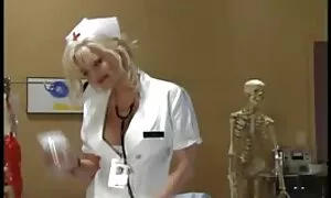 Die Mädchen im Auto. Die Person beginnt seine Hand zu schütteln. Die Mädchen ziehen sich gegen diese Menge zurück, aber was könnte sie tun? Die Blondine wird von der Menge vergewaltigt. Sie stecken ihre Finger in den Mund, in ihre Muschi. Sie fingen an, reife frauen porno free es in seinem Mund zu essen. Er schaffte es kaum, seinen Speichel von seinem Gesicht abzuwischen. Bilden Sie einen Kreis und lieben Sie sich. Der müde Mann. Der Rest schaut sie an.