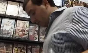 Ein Künstler installierte eine Kamera am porno ü50 Ausgang der Kammer, Bad, so dass es möglich ist, diesen großartigen Film zu drehen. Heute macht Charm King ein Tattoo auf der Linse. Die junge Frau will schneller putzen. Er zweifelte nicht daran, dass all seine Magie von der Kamera aufgezeichnet wird. Montag schüttelte sie verzweifelt den Kopf mit einem Handtuch und ging zur Arbeit.